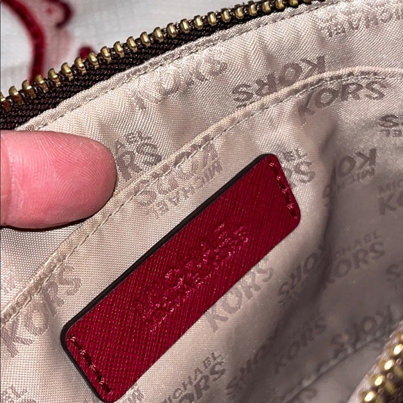 MICHAEL Michael Kors Ltd Ed Heart Jet Set Wristlet - Picture 9 of 11